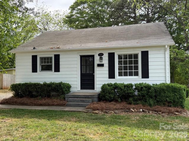 1431 3rd Street Place NE, Hickory, NC 28601