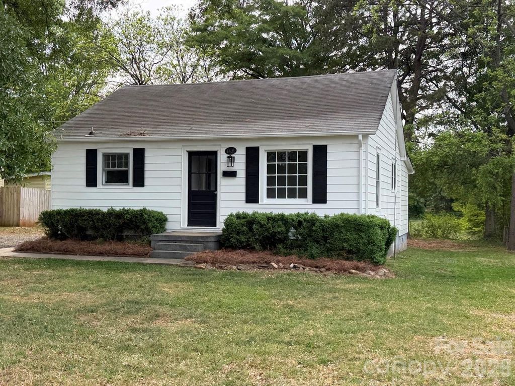 1431 3rd Street Place NE, Hickory, NC 28601