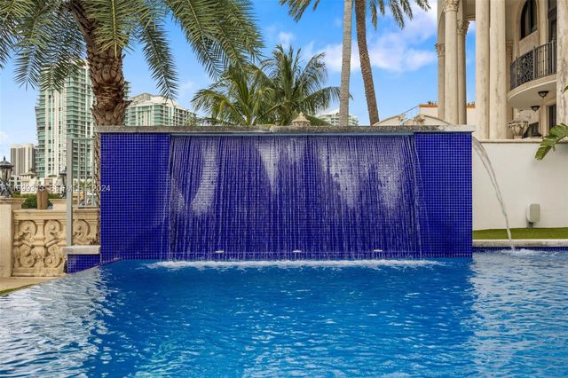 323 Atlantic Avenue Na, Sunny Isles Beach, FL 33160