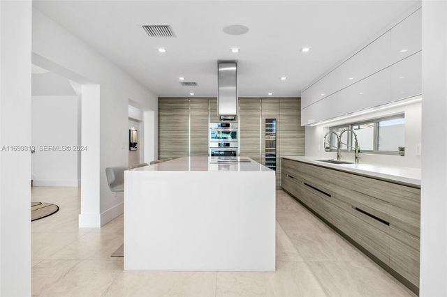 323 Atlantic Avenue Na, Sunny Isles Beach, FL 33160