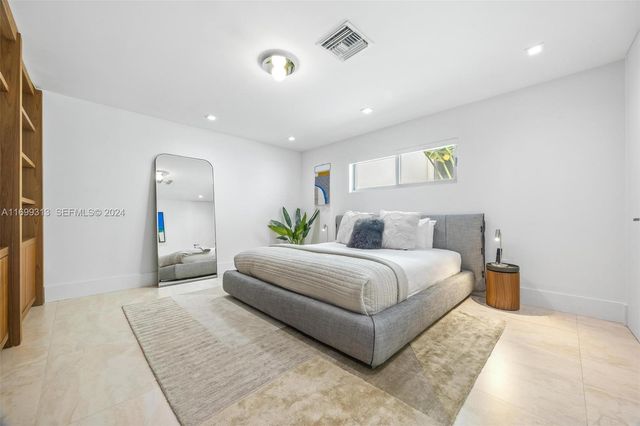 323 Atlantic Avenue Na, Sunny Isles Beach, FL 33160