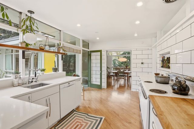 1022 E 28th Ave, Spokane, WA 99203