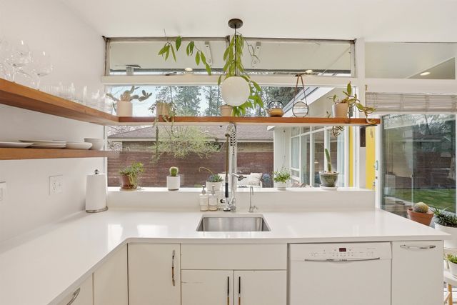 1022 E 28th Ave, Spokane, WA 99203