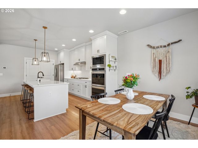 3016 S WHITE SALMON Dr, Ridgefield, WA 98642