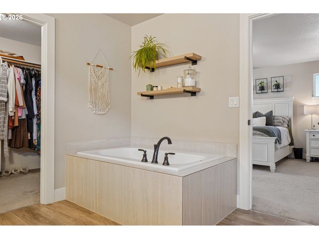 3016 S WHITE SALMON Dr, Ridgefield, WA 98642
