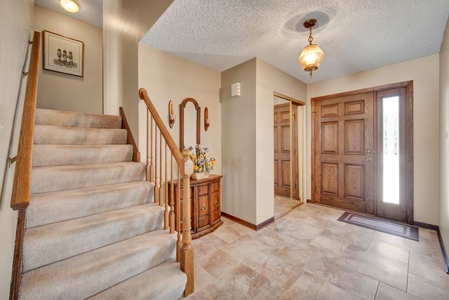 900 Saint Andrews Way, Frankfort, IL 60423