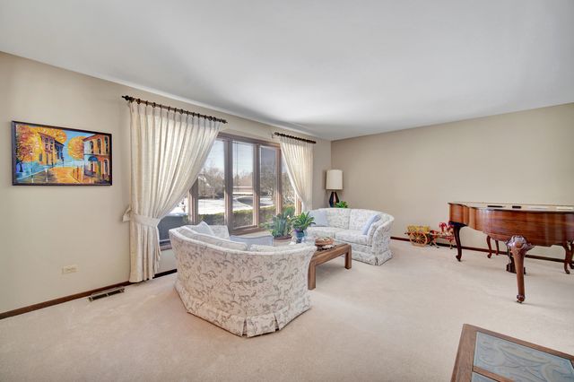 900 Saint Andrews Way, Frankfort, IL 60423