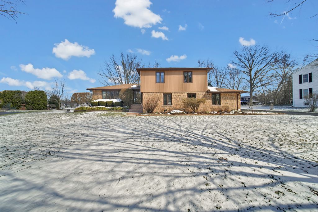 900 Saint Andrews Way, Frankfort, IL 60423