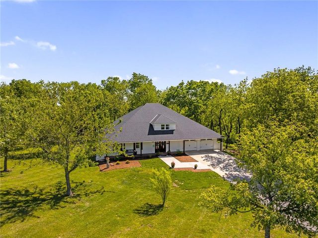 12245 W 279th Terrace, Louisburg, KS 66053