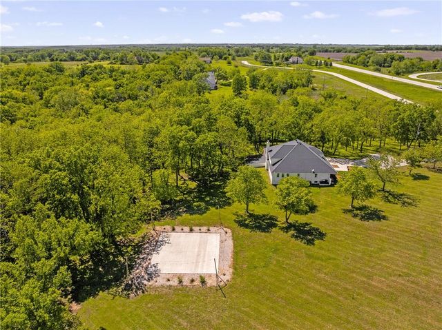 12245 W 279th Terrace, Louisburg, KS 66053