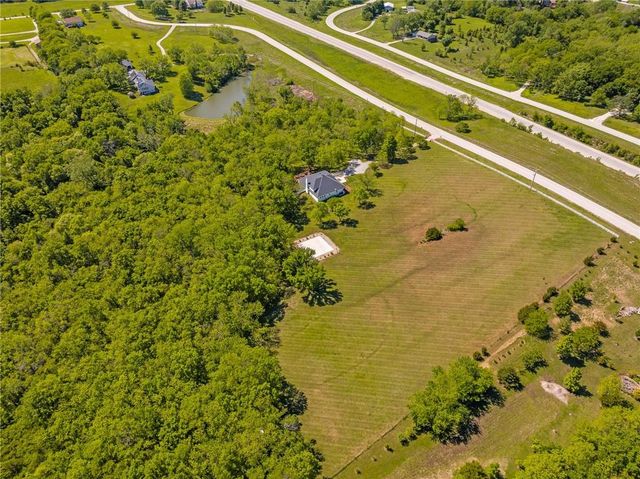 12245 W 279th Terrace, Louisburg, KS 66053