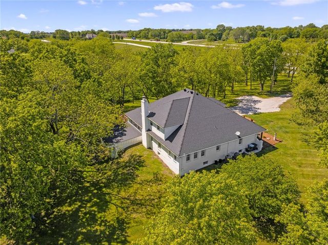 12245 W 279th Terrace, Louisburg, KS 66053