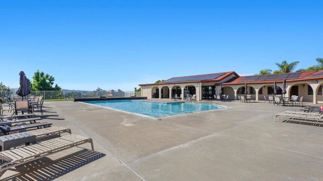 647 Via Costa Rica, Vista, CA 92081