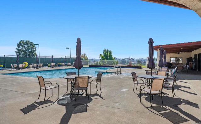 647 Via Costa Rica, Vista, CA 92081