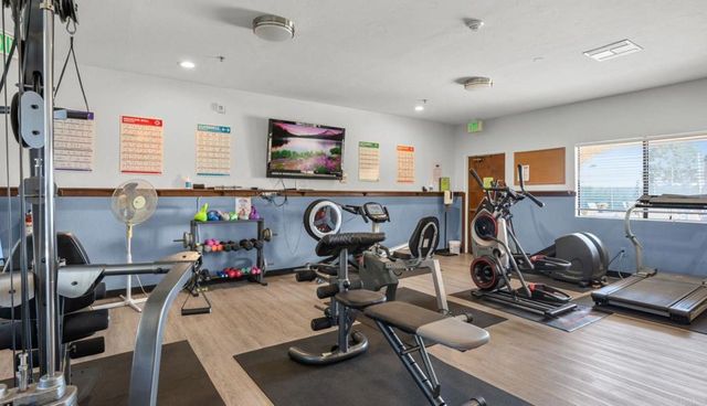 647 Via Costa Rica, Vista, CA 92081