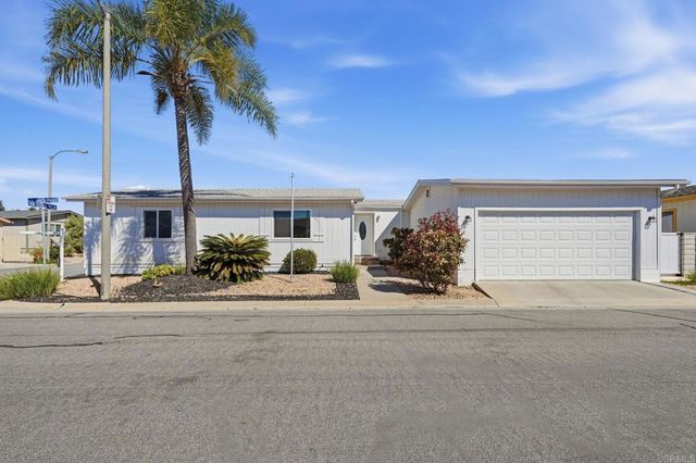 647 Via Costa Rica, Vista, CA 92081