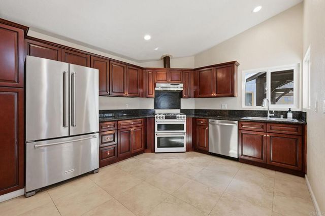 647 Via Costa Rica, Vista, CA 92081