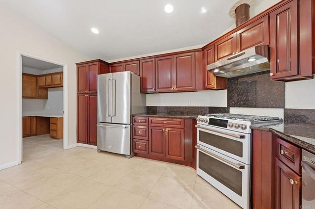 647 Via Costa Rica, Vista, CA 92081