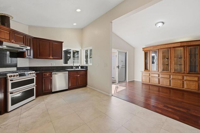 647 Via Costa Rica, Vista, CA 92081
