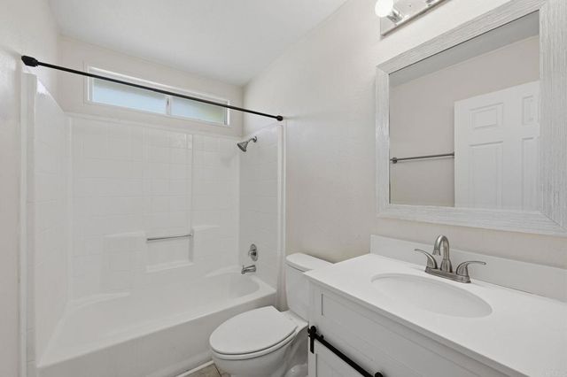 647 Via Costa Rica, Vista, CA 92081