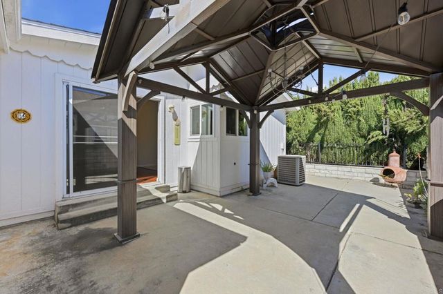 647 Via Costa Rica, Vista, CA 92081