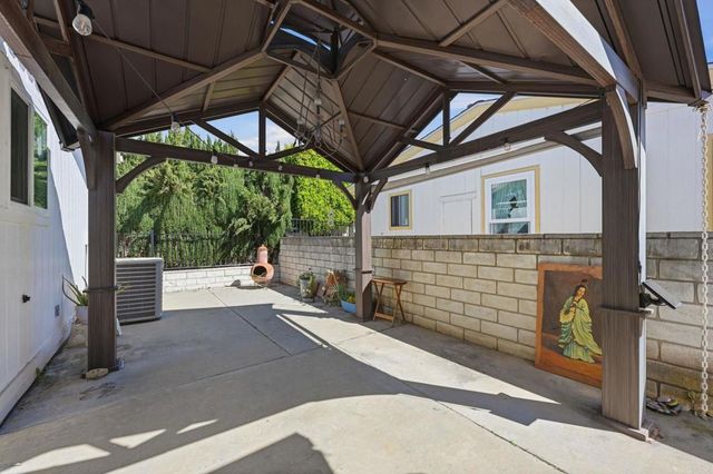 647 Via Costa Rica, Vista, CA 92081