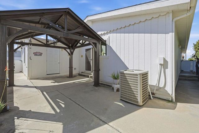 647 Via Costa Rica, Vista, CA 92081