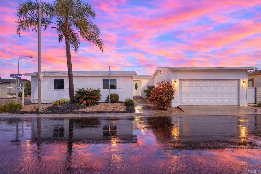 647 Via Costa Rica, Vista, CA 92081