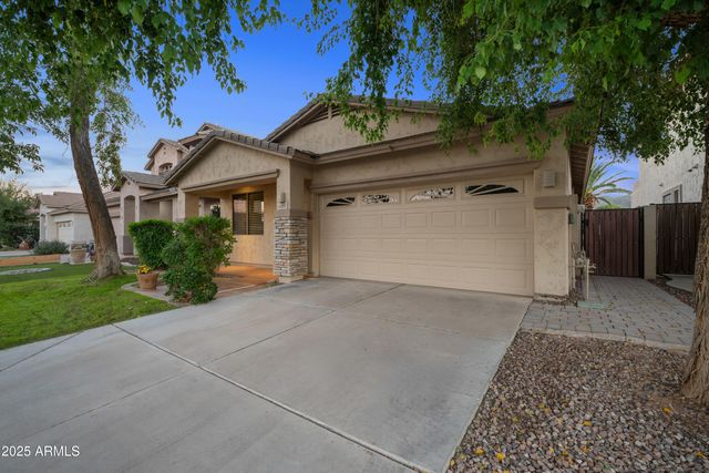 2707 E DARREL Road, Phoenix, AZ 85042