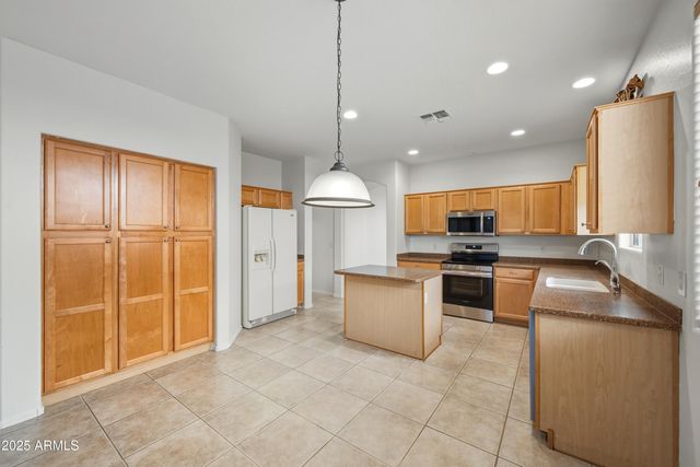 2707 E DARREL Road, Phoenix, AZ 85042