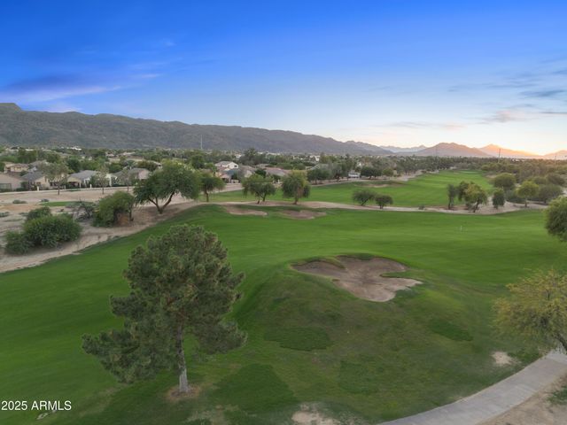 2707 E DARREL Road, Phoenix, AZ 85042