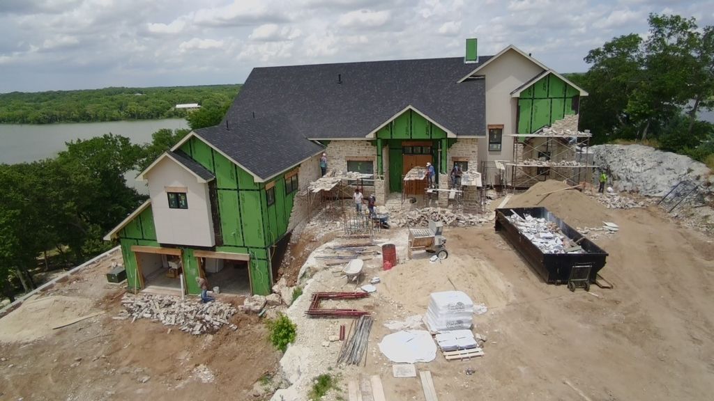 1085 Camp Howze Drive, Gainesville, TX 76240