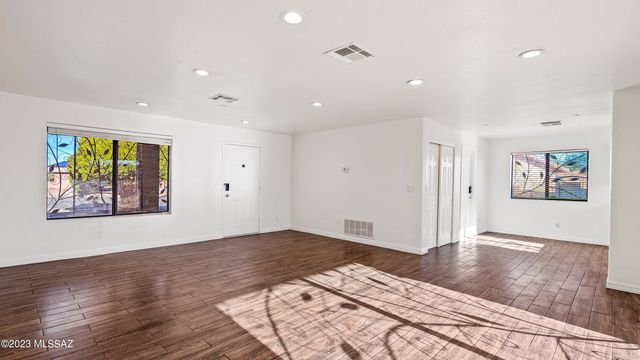 6428 S Buckaroo Loop, Tucson, AZ 85757