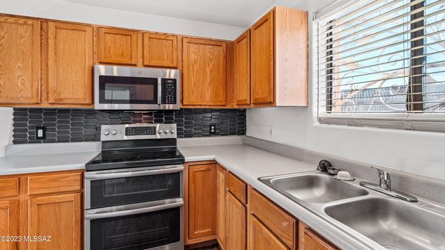 6428 S Buckaroo Loop, Tucson, AZ 85757
