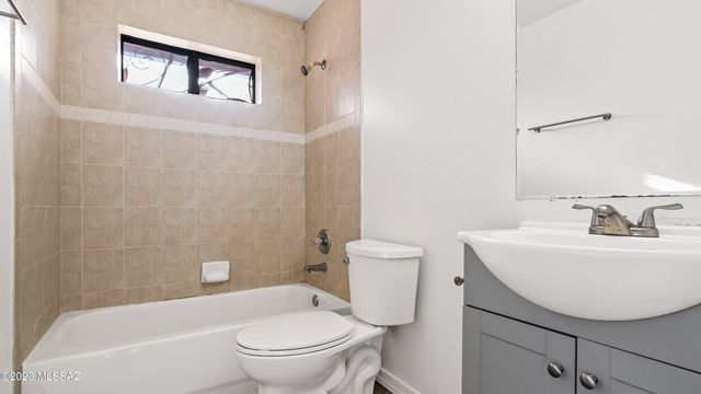 6428 S Buckaroo Loop, Tucson, AZ 85757