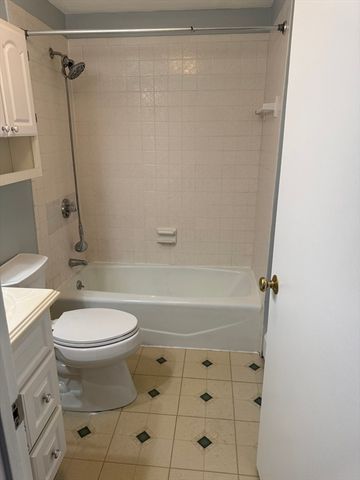 7 Karen Circle 2, Billerica, MA 01821