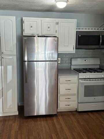 7 Karen Circle 2, Billerica, MA 01821