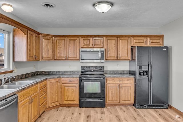 404 Walters Drive, Manhattan, KS 66502