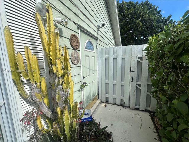 1590 Royal Forest Ct, West Palm Beach, FL 33406