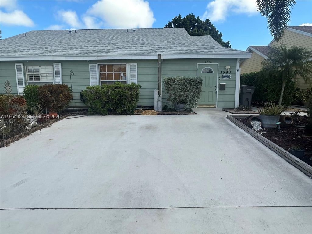 1590 Royal Forest Ct, West Palm Beach, FL 33406
