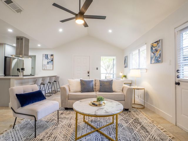 11409 Parmigan DR B, Austin, TX 78758