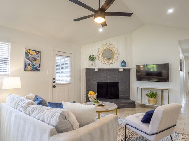 11409 Parmigan DR B, Austin, TX 78758