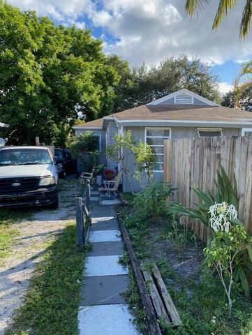 102 NW 28th Way, Fort Lauderdale, FL 33311