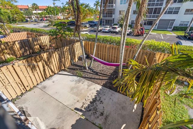 8009 NW 29th St, Sunrise, FL 33322