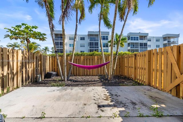 8009 NW 29th St, Sunrise, FL 33322