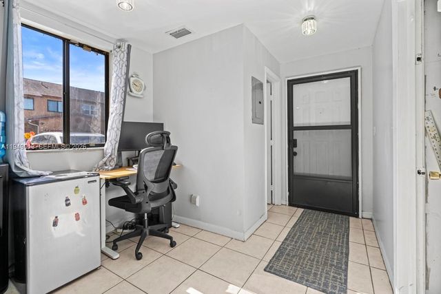 8009 NW 29th St, Sunrise, FL 33322