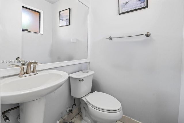 8009 NW 29th St, Sunrise, FL 33322