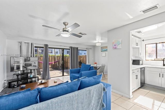 8009 NW 29th St, Sunrise, FL 33322