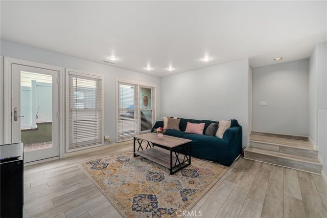 383 Park Avenue, Long Beach, CA 90814