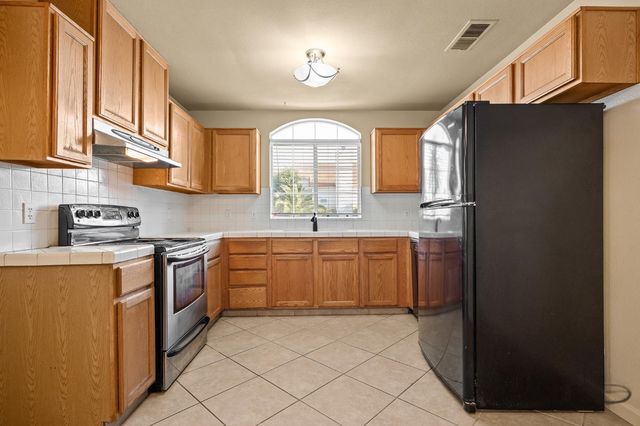 988 Ramona, Clovis, CA 93612